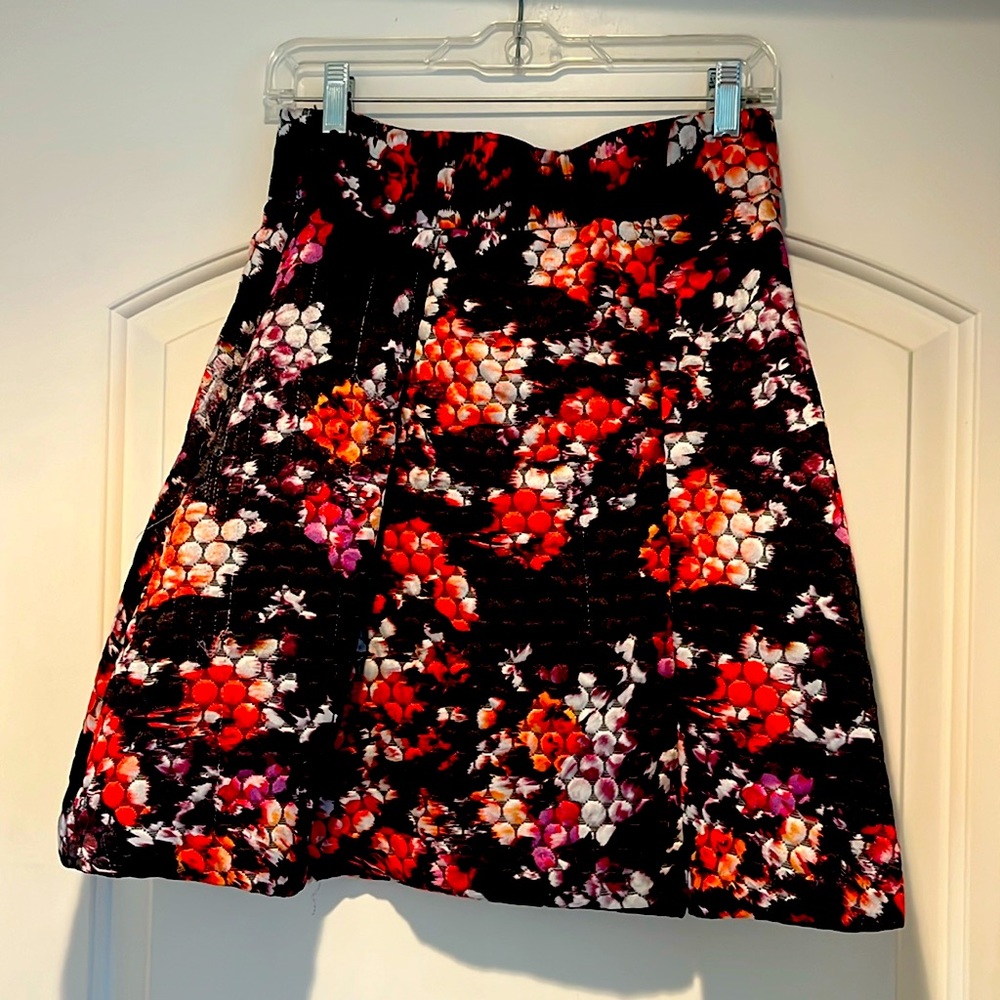 Black Halo printed quilted a line mini. Size 8